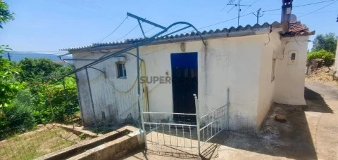 Moradia T3 na Rua Feitarinha, Portela do Fojo-Machio, Pampilhosa da Serra