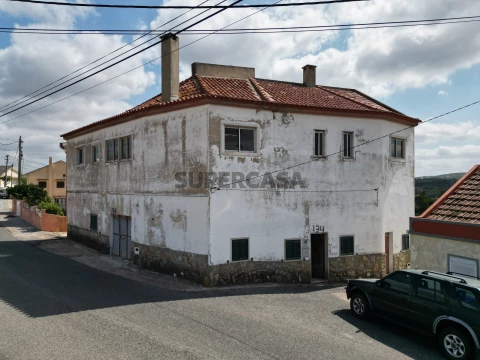 Moradia T5 Duplex na Rua Dr. Luiz Villar, Olhalvo, Alenquer