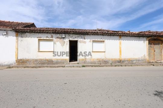 Casa Térrea T3 na Rua Dr. António Canova Ribeiro, Manique do Intendente, V.N.De S.Pedro e Maçussa, Azambuja