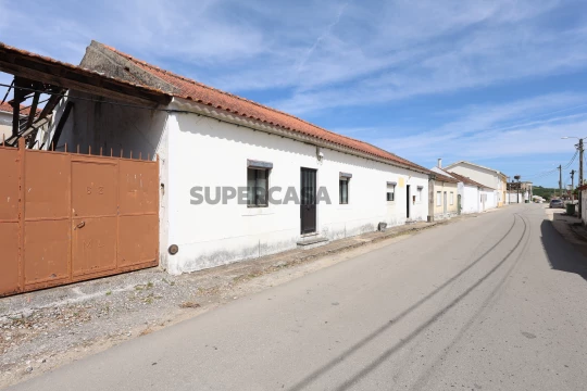 Casa Térrea T8 na Rua Dr. António Canova Ribeiro, Manique do Intendente, V.N.De S.Pedro e Maçussa, Azambuja