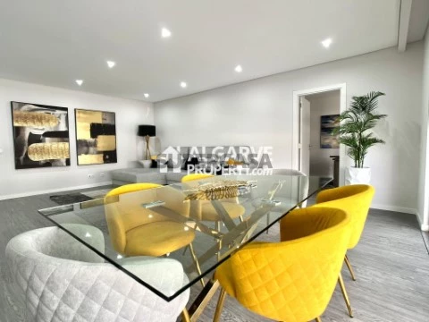 Apartamento T3 em Quelfes, Olhão