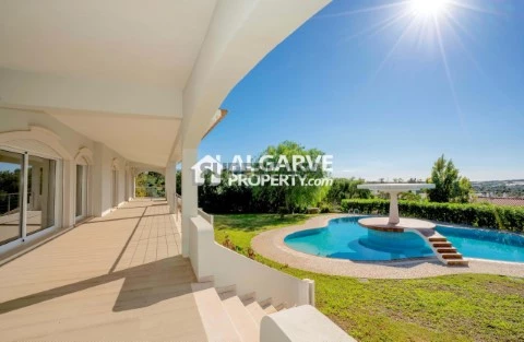 Maison 6 Chambres au Estoi, Faro avec Piscine, Vidéo
