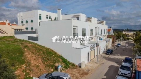 Moradia em Banda T3 em Moncarapacho, Olhão