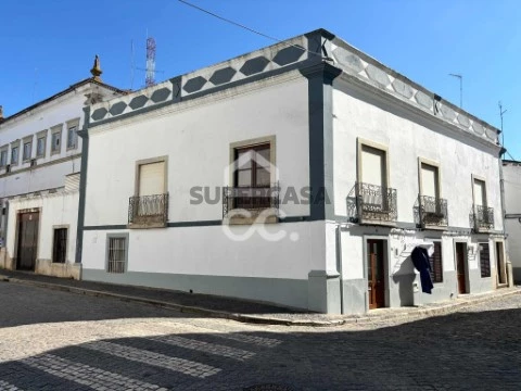 Moradia T4 em Salvador e Santa Maria da Feira, Beja