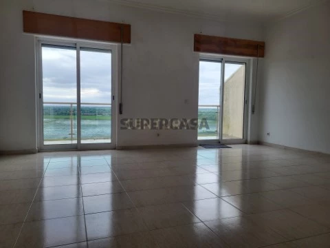 Apartamento T2 na Azambuja, Azambuja