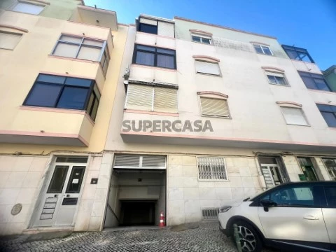 Garagem em Venteira, Amadora