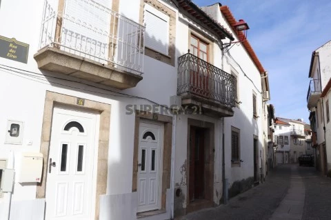 Haus 3 Zimmer auf Freixo de Espada À Cinta e Mazouco, Freixo de Espada à Cinta