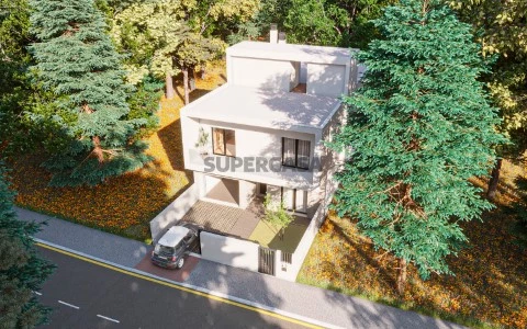Moradia T4 C/ 3 Suites e Piscina - Alhos Vedres