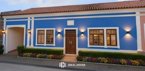 Moradia T5 em Porto de Covões (Para reconstrução)