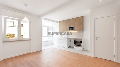 Apartamento T2 na Praceta 1º de Dezembro, Odivelas, Odivelas