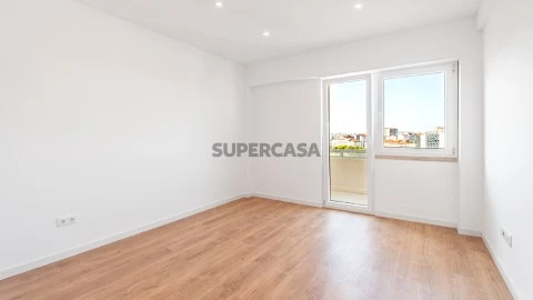 Apartamento T4 na Avenida Rainha Dona Leonor, Lumiar, Lisboa