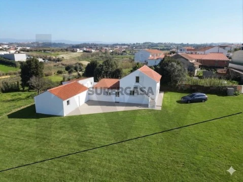 Propriedade Única em Alcobaça com 7.700 m² de Terreno com moradia para modernizar