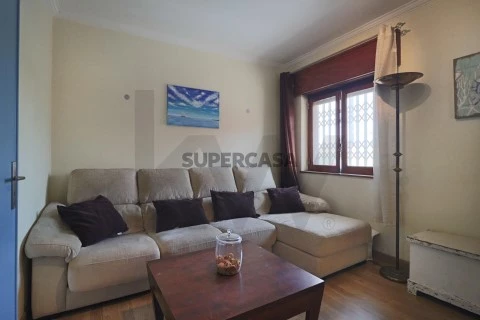 Moradia Geminada-Excelente oportunidade no Estoril