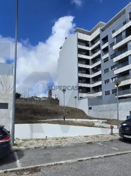 Oportunidade de Investimento: 3 Lotes de Terreno no Centro da Amadora com Projeto Aprovado