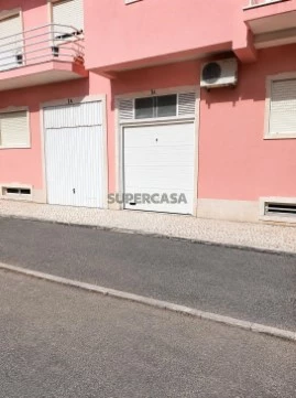 Garagem em Charneca de Caparica e Sobreda, Almada