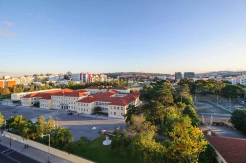 Apartamento T4 em Carnide, Lisboa