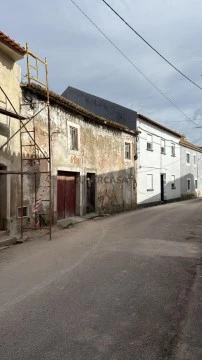 Building in Runa, Torres Vedras