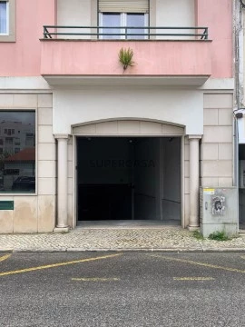 Parqueamento na Rua Dom João II, Santo Onofre e Serra do Bouro, Caldas da Rainha