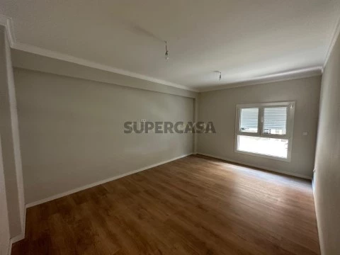 Apartamento T3 em Baixa da Banheira e Vale da Amoreira, Moita