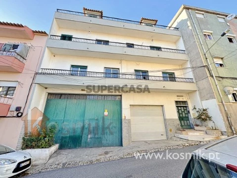PRÉDIO Camarate Habitação Indústria Armazém