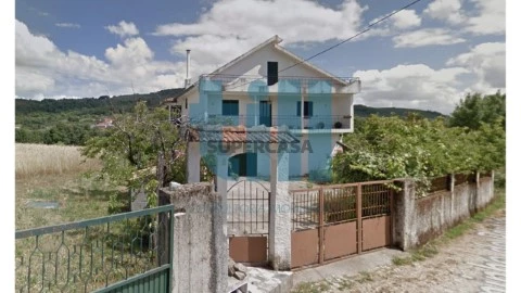 Moradia T4 em Tinhela e Alvarelhos, Valpaços