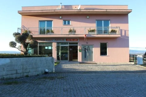 Moradia T3 com piscina em Adaúfe, Braga