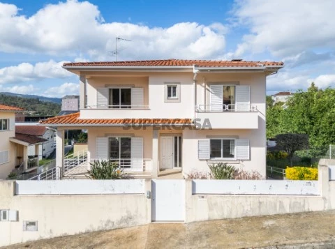Moradia T4 Individual - Vila Verde (Centro)
