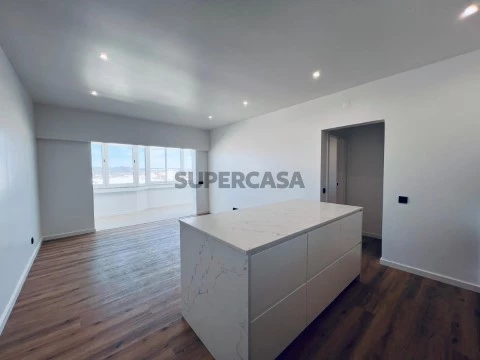 Apartamento T1 Renovado com Vista Deslumbrante em Quarteira