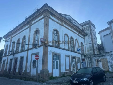 Prédio em Sé e São Lourenço, Portalegre