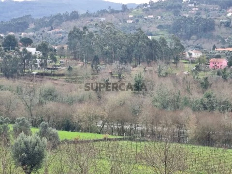 Terreno em Refoios do Lima com acesso ao Rio Lima