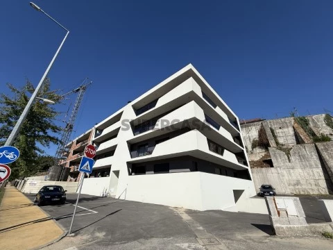 Apartamento T3 na Rua da Saibreira, Ponte da Barca, V.N. Muía, Paço Vedro Magalhães, Ponte da Barca
