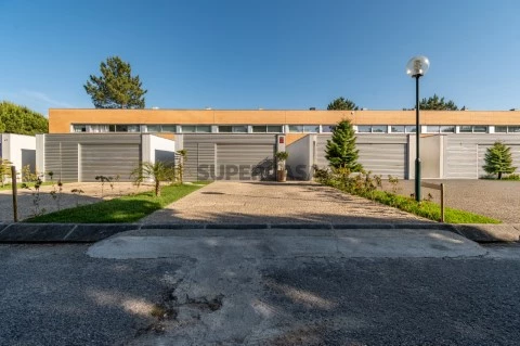Moradia T4 Duplex na Rua Padre Sá Pereira, Gandra, Esposende