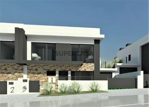 Moradia T4 Duplex na Sobreda - Modelo Chave na mão