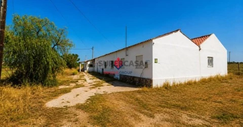 Quinta com 40.938 m2 e moradia legalizada de 300 m2 junto a Lagos - Um investimento de excelência