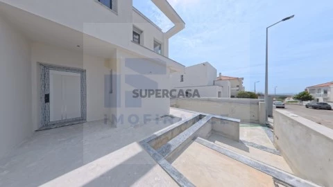 Moradia T4 em Atouguia da Baleia, Peniche