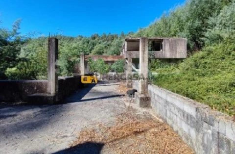 Prédio em Nespereira, Guimarães