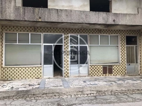 Prédio em Junceira, Tomar