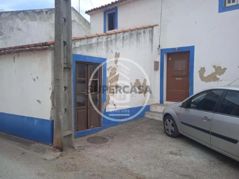 Moradia T3 a precisar de Obras
