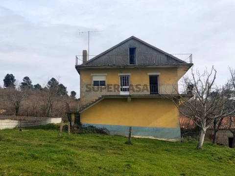 Quinta com 15000m2 e casa em Sanfins, Chaves