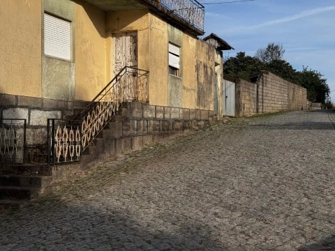 Moradia T3 isolada com terreno em Chaves - Portugal