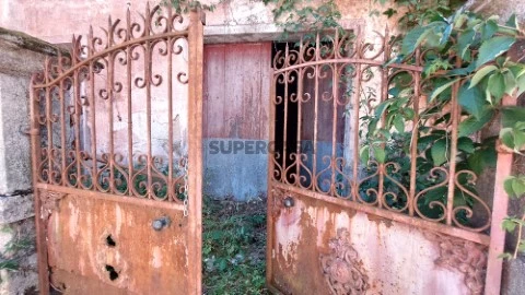 Casa Antiga para Recuperar com Terreno em Boticas, Chaves, Portugal