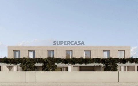 Moradia em Banda T3 Duplex na Avenida 19 de Agosto, Gandra, Esposende
