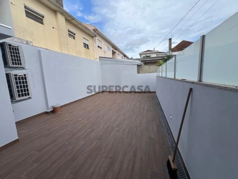 Andar de Moradia T3 na Rua 20, Espinho, Espinho