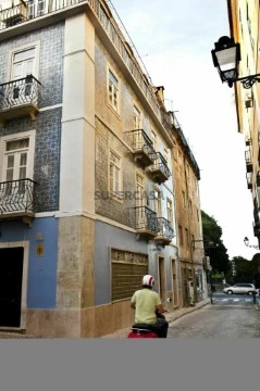 Prédio_zona_histórica_Lisboa_0040_hostel_Portugal_BershireHathaway_HomeServices_Estoril_BHHS