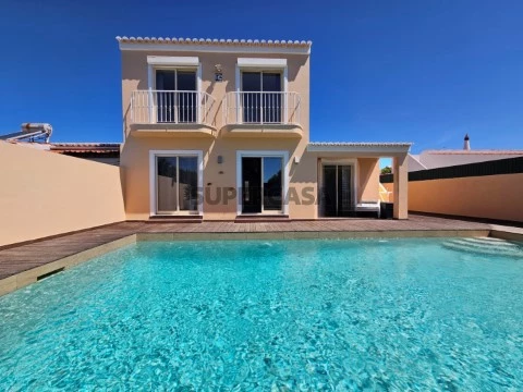Moradia com piscina aquecida em Lagos, Algarve