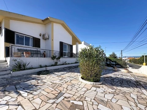 Moradia T3+2 na Rua Dr. Ataíde de Oliveira, Algoz, Silves