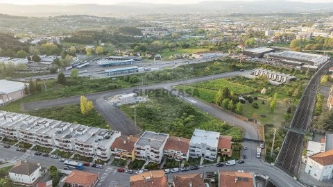 Terreno em Maximinos, Sé e Cividade, Braga com Vídeo