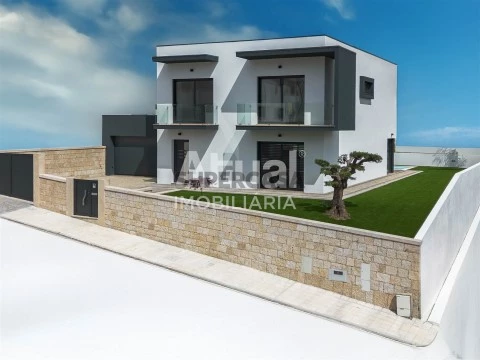 Moradia Isolada T4 em Mancelos, Amarante