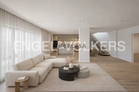 Exclusive 5-Bed Penthouse with Pool in Faro