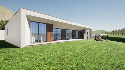 Moradia Geminada T4 em Arrabal, Leiria